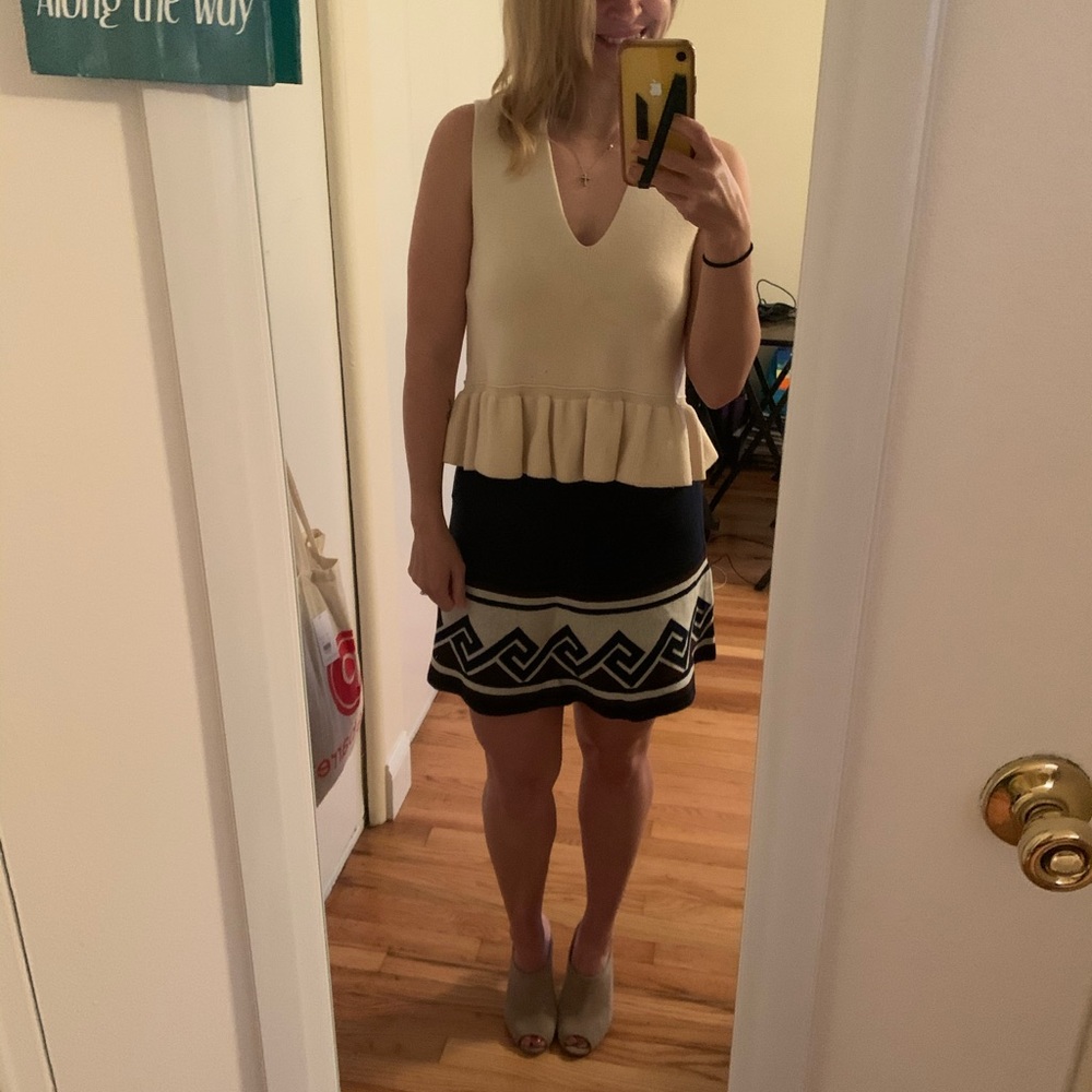 Aritiza Skater Skirt size M/fits like a SM